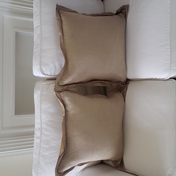 Pottery Barn Accents Pair Of Pottery Barn Linen Flanged Pillow